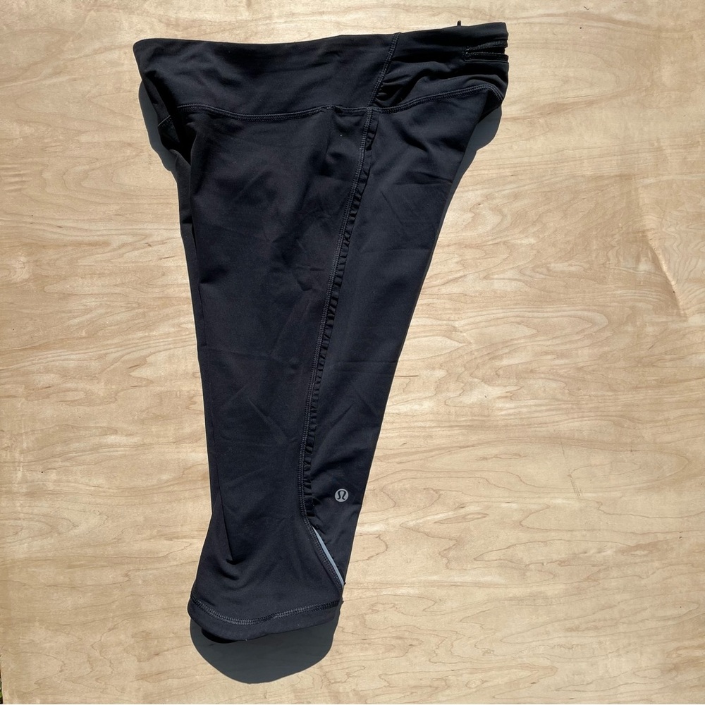Lululemon Run Fast Free Crop Sz 8 Black, Ruffle Reflective Power Luxtreme - Picture 8 of 14